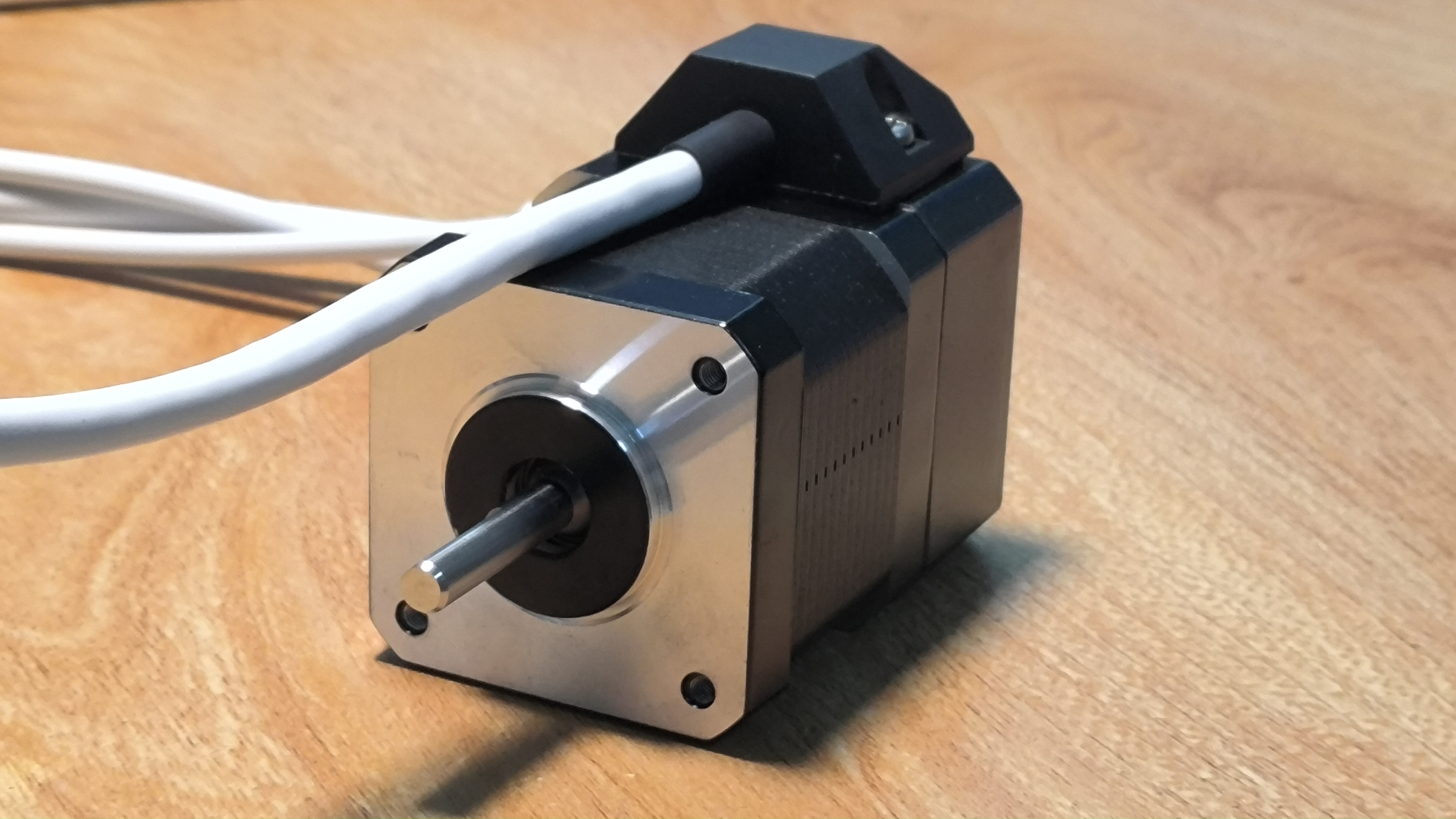 西门子S7-1200PLC 控制步进电机 MD-4240-PN (1) 电机开箱